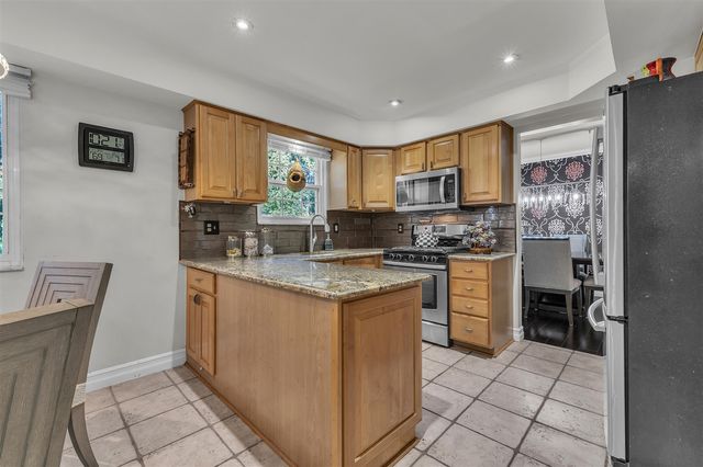 5555 Patterson Drive, Troy, MI 48085