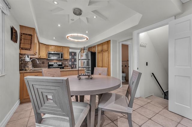 5555 Patterson Drive, Troy, MI 48085