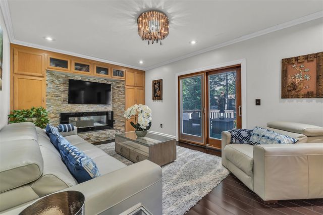 5555 Patterson Drive, Troy, MI 48085