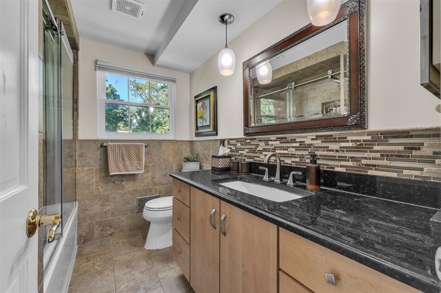 5555 Patterson Drive, Troy, MI 48085