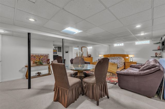 5555 Patterson Drive, Troy, MI 48085