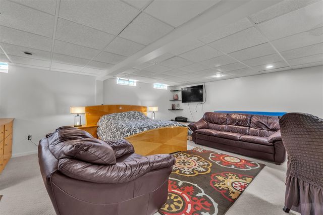 5555 Patterson Drive, Troy, MI 48085