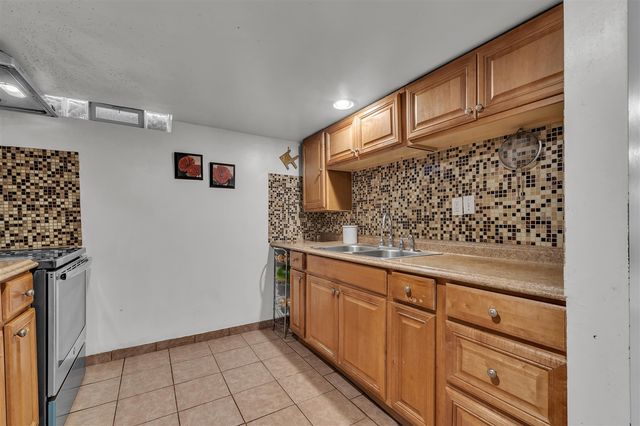 5555 Patterson Drive, Troy, MI 48085