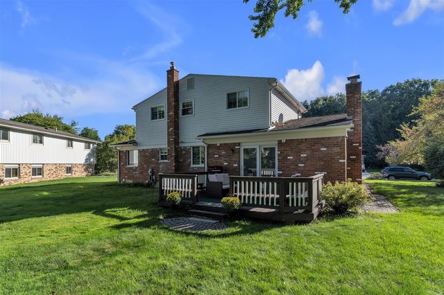 5555 Patterson Drive, Troy, MI 48085