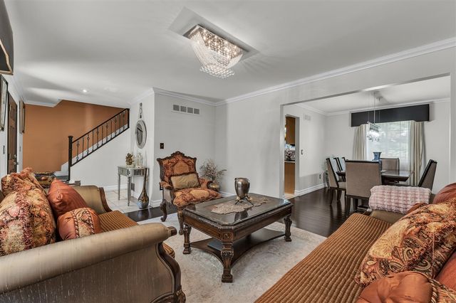 5555 Patterson Drive, Troy, MI 48085