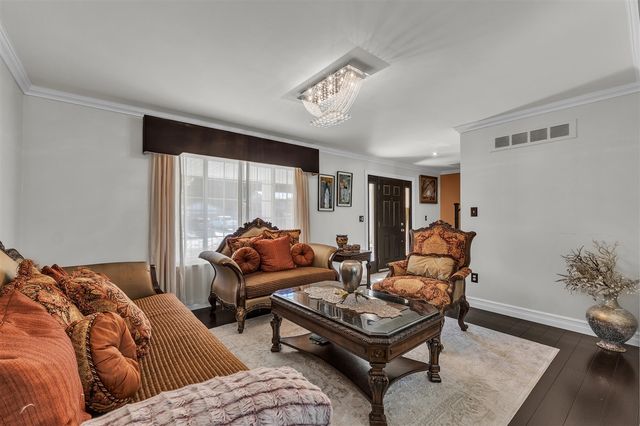 5555 Patterson Drive, Troy, MI 48085