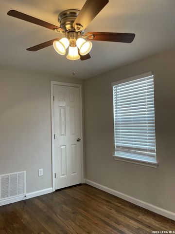 202 W LANGLEY BLVD, Universal City, TX 78148