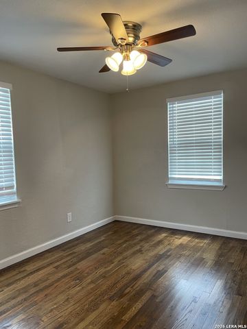 202 W LANGLEY BLVD, Universal City, TX 78148