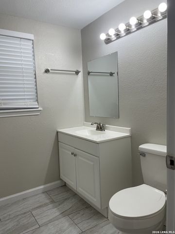 202 W LANGLEY BLVD, Universal City, TX 78148