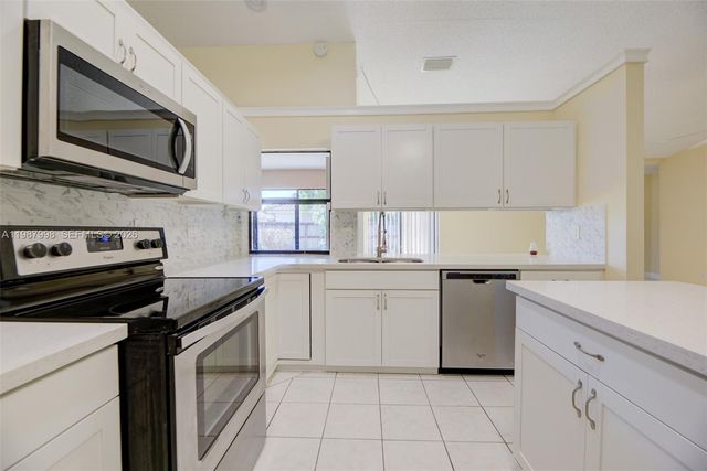 7328 NW 21st St, Margate, FL 33063