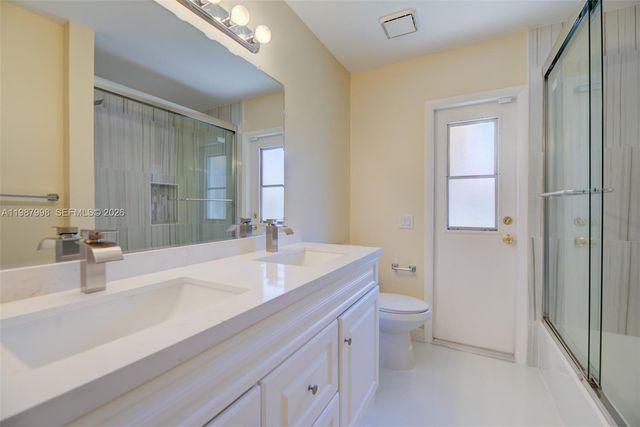 7328 NW 21st St, Margate, FL 33063