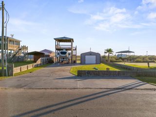 1112 Mabry Street, Gilchrist, TX 77617