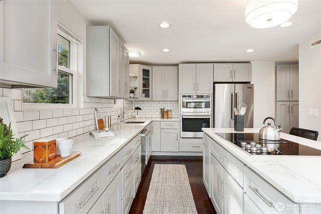 7302 33rd Avenue NE, Seattle, WA 98115