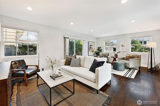 7302 33rd Avenue NE, Seattle, WA 98115