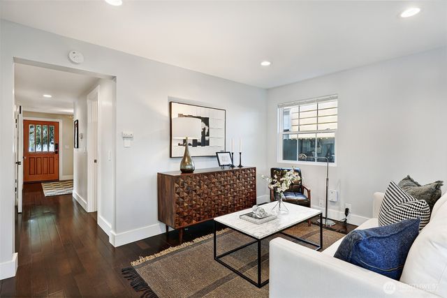 7302 33rd Avenue NE, Seattle, WA 98115