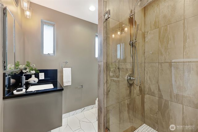 7302 33rd Avenue NE, Seattle, WA 98115