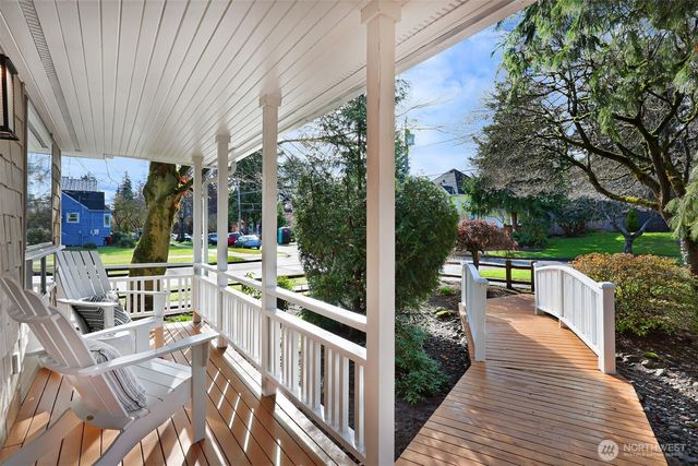 7302 33rd Avenue NE, Seattle, WA 98115