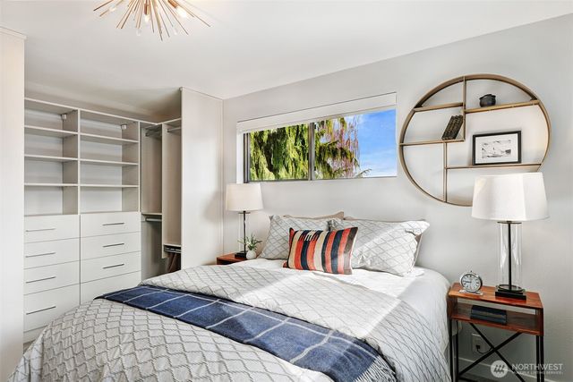 7302 33rd Avenue NE, Seattle, WA 98115