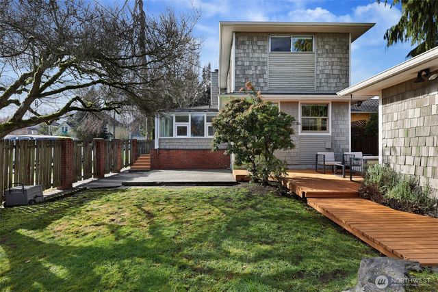 7302 33rd Avenue NE, Seattle, WA 98115