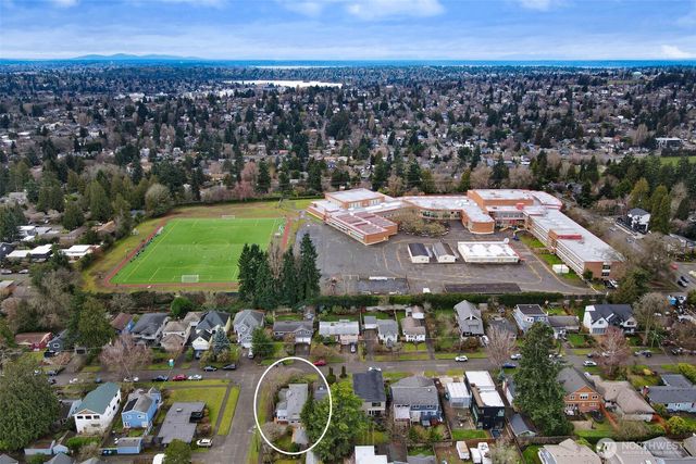 7302 33rd Avenue NE, Seattle, WA 98115