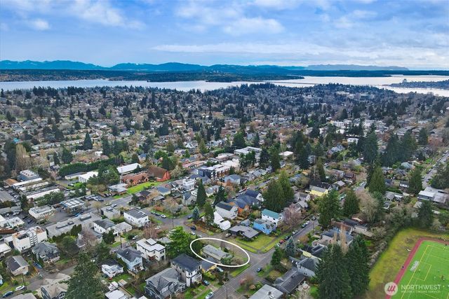 7302 33rd Avenue NE, Seattle, WA 98115