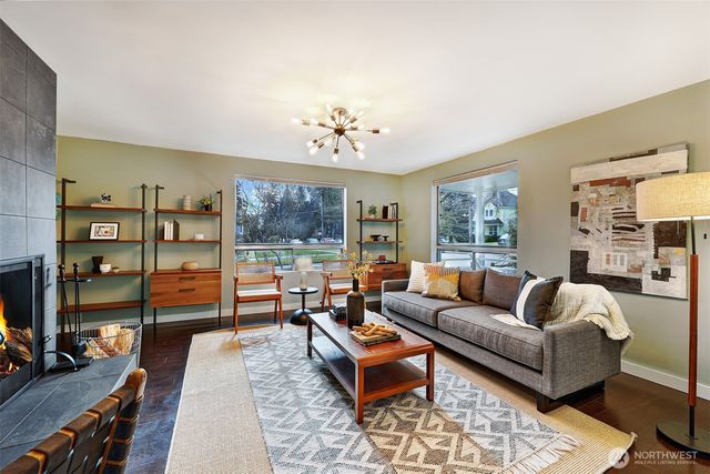 7302 33rd Avenue NE, Seattle, WA 98115