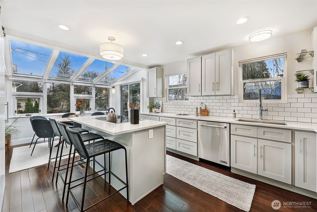 7302 33rd Avenue NE, Seattle, WA 98115