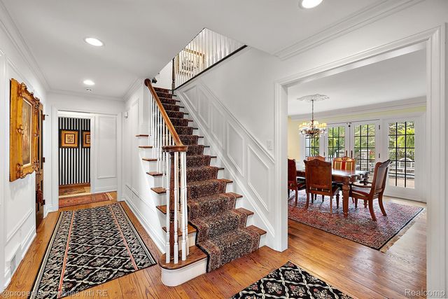 275 BARDEN Road, Bloomfield Hills, MI 48304