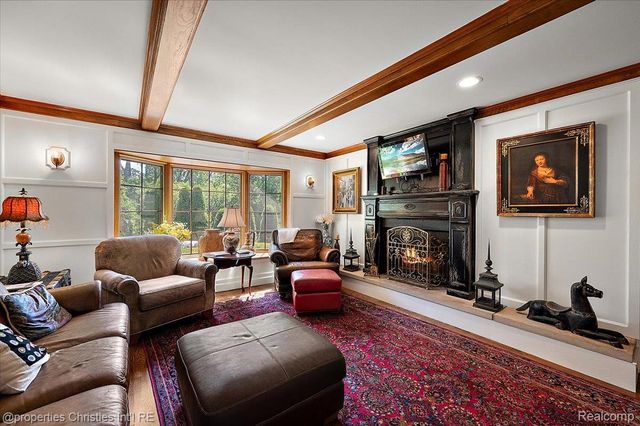 275 BARDEN Road, Bloomfield Hills, MI 48304