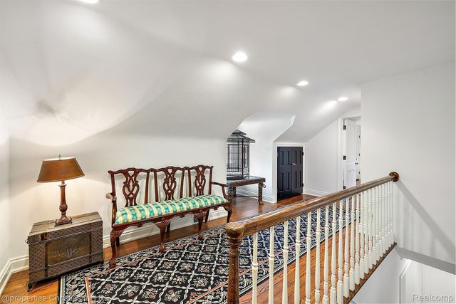 275 BARDEN Road, Bloomfield Hills, MI 48304