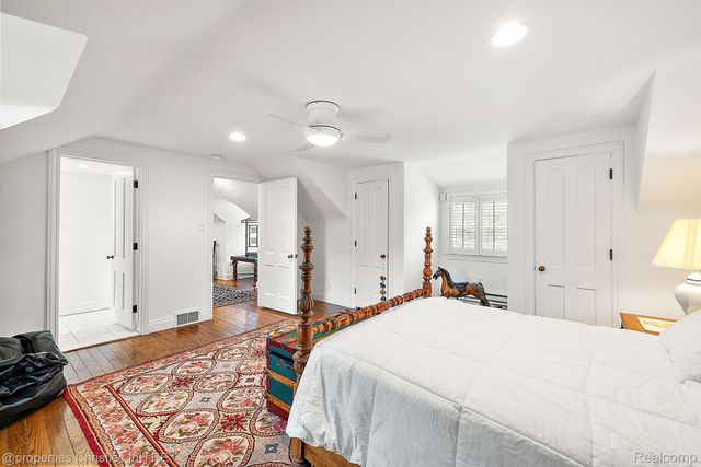 275 BARDEN Road, Bloomfield Hills, MI 48304