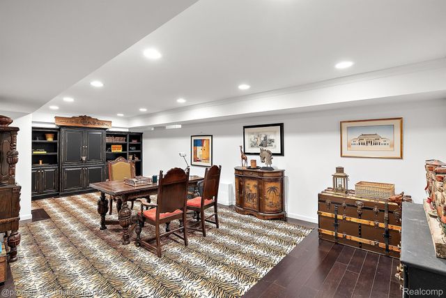 275 BARDEN Road, Bloomfield Hills, MI 48304