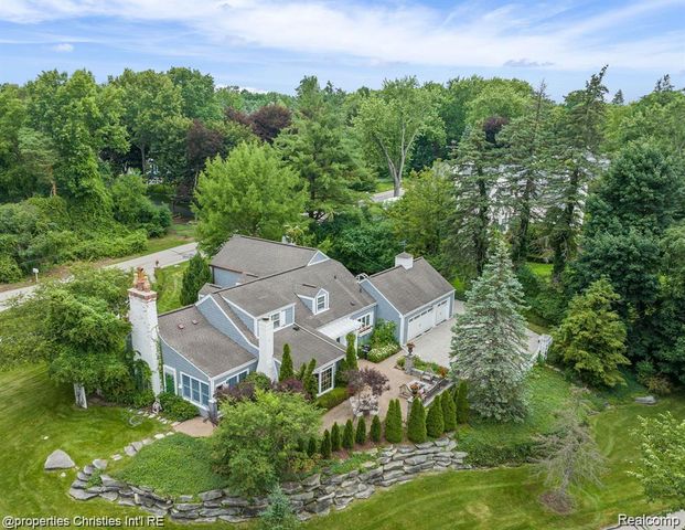 275 BARDEN Road, Bloomfield Hills, MI 48304