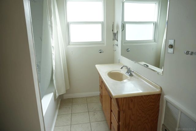 3860 Paula St., La Mesa, CA 91941