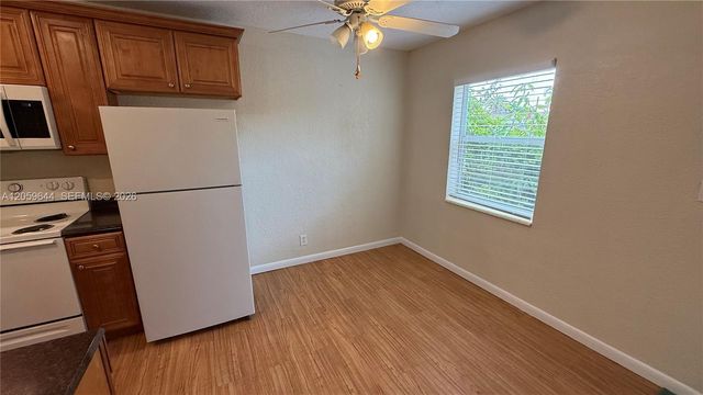 1310 NE 14th Avenue 4, Fort Lauderdale, FL 33304