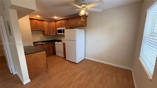 1310 NE 14th Avenue 4, Fort Lauderdale, FL 33304