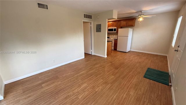 1310 NE 14th Avenue 4, Fort Lauderdale, FL 33304
