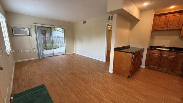 1310 NE 14th Avenue 4, Fort Lauderdale, FL 33304