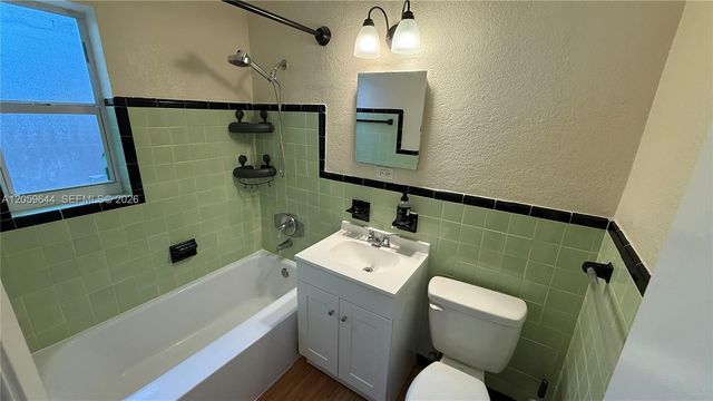 1310 NE 14th Avenue 4, Fort Lauderdale, FL 33304