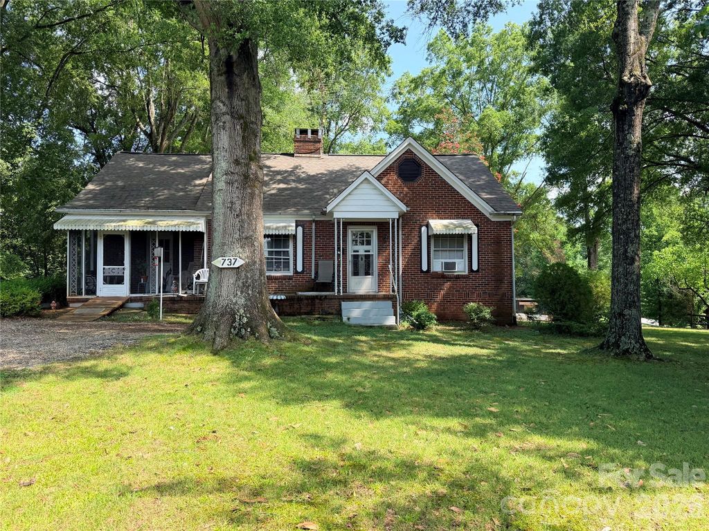 737 W C Street, Newton, NC 28658