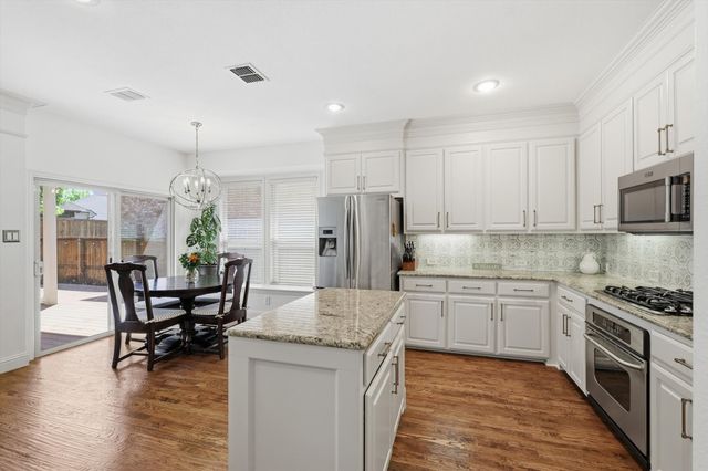 1550 Meadows Avenue, Lantana, TX 76226