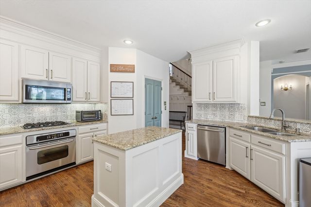 1550 Meadows Avenue, Lantana, TX 76226