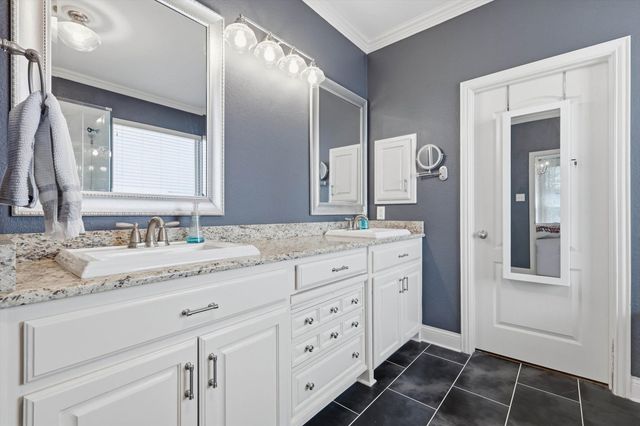 1550 Meadows Avenue, Lantana, TX 76226