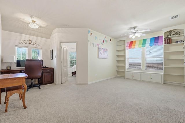 1550 Meadows Avenue, Lantana, TX 76226