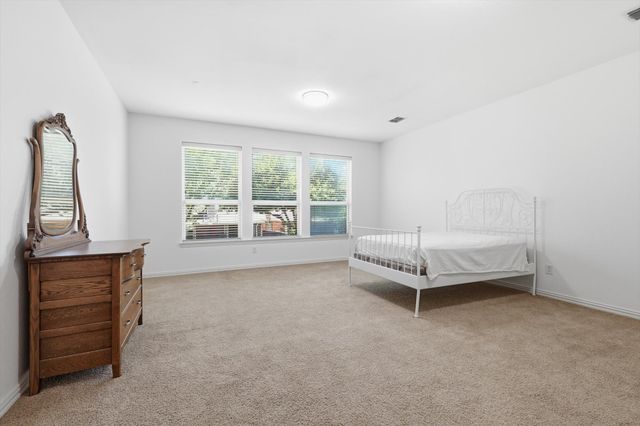 1550 Meadows Avenue, Lantana, TX 76226