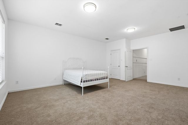 1550 Meadows Avenue, Lantana, TX 76226