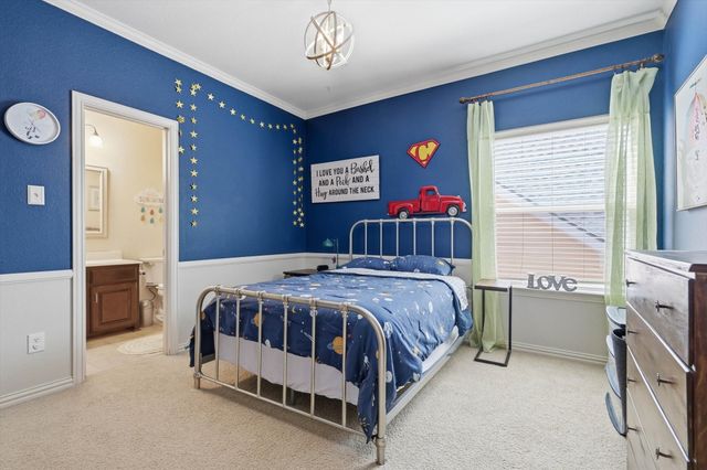 1550 Meadows Avenue, Lantana, TX 76226