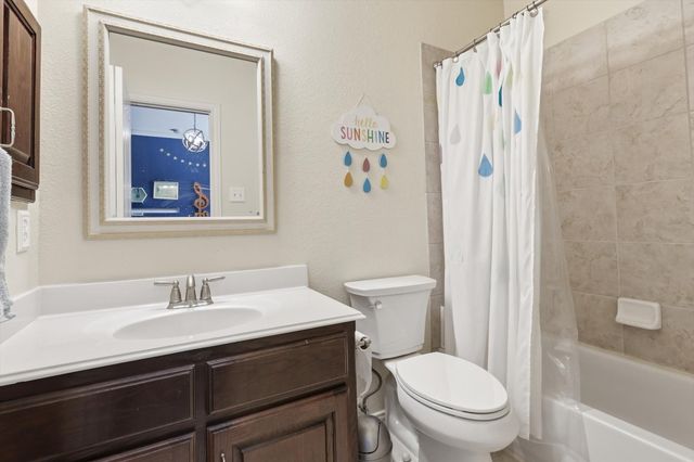 1550 Meadows Avenue, Lantana, TX 76226