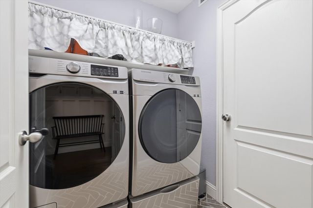 1550 Meadows Avenue, Lantana, TX 76226