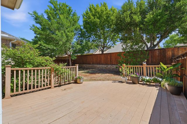 1550 Meadows Avenue, Lantana, TX 76226